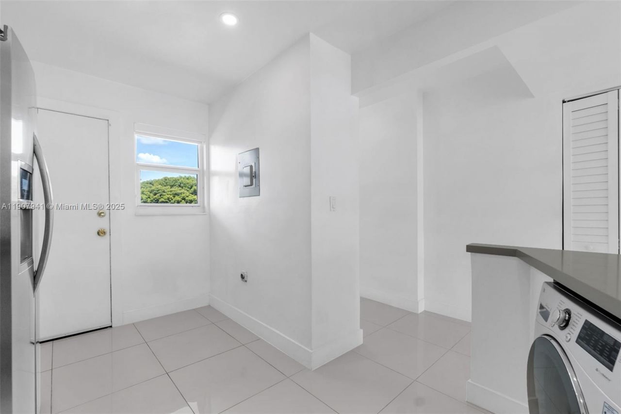 1690 NE 191st St, Unit 309-1, Miami, FL 33179 Photo