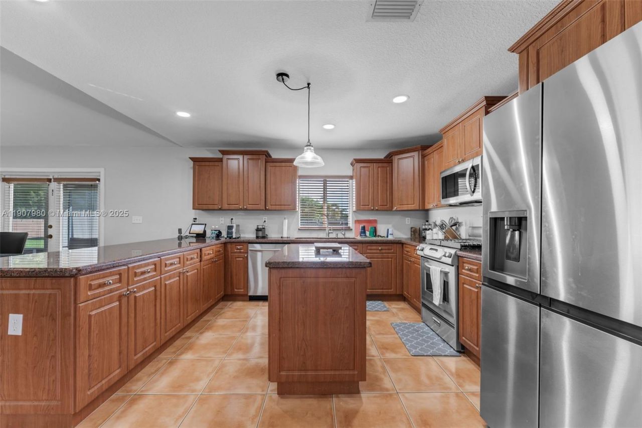 32301 SW 202nd Pl, Homestead, FL 33030 Photo