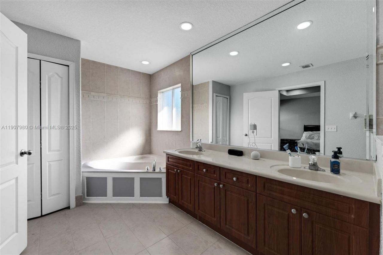 32301 SW 202nd Pl, Homestead, FL 33030 Photo