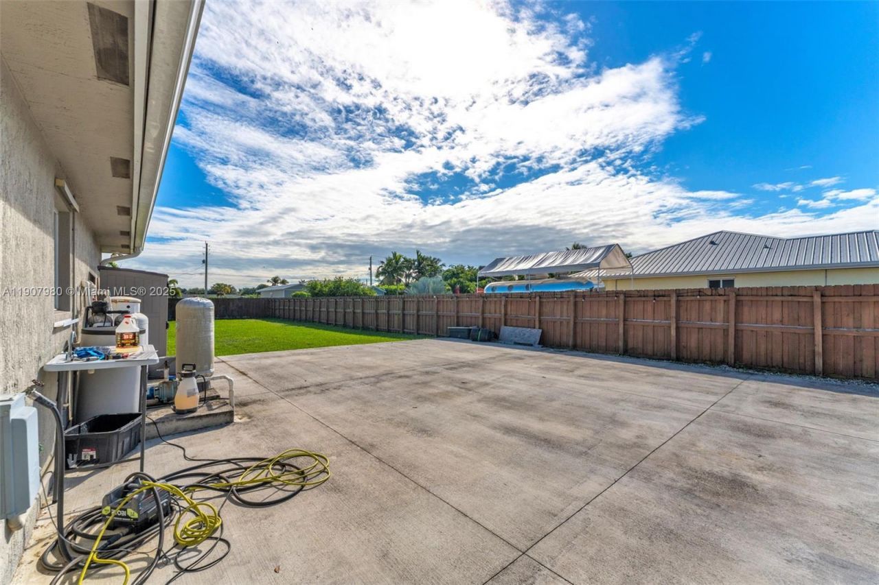 32301 SW 202nd Pl, Homestead, FL 33030 Photo