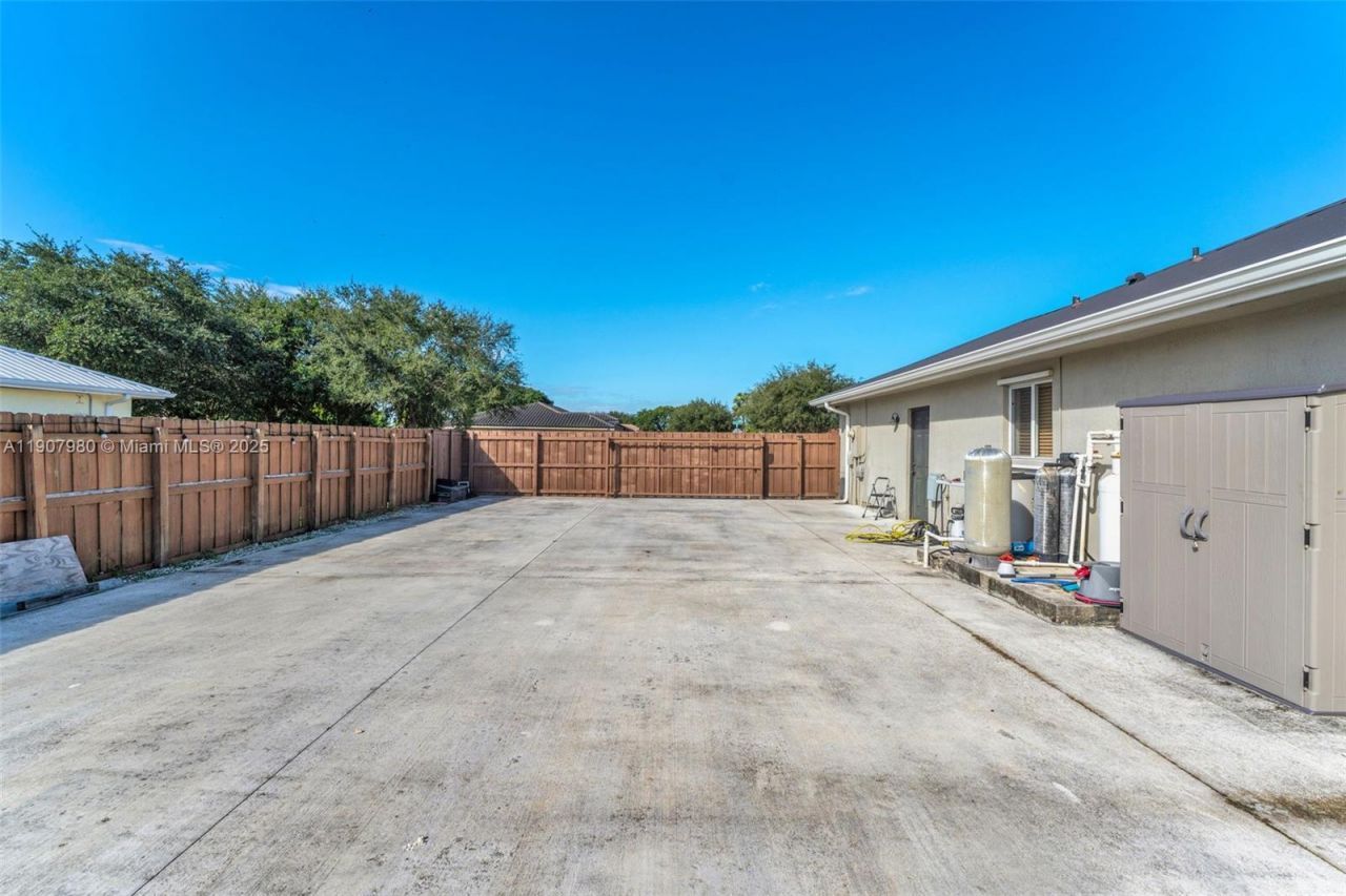 32301 SW 202nd Pl, Homestead, FL 33030 Photo