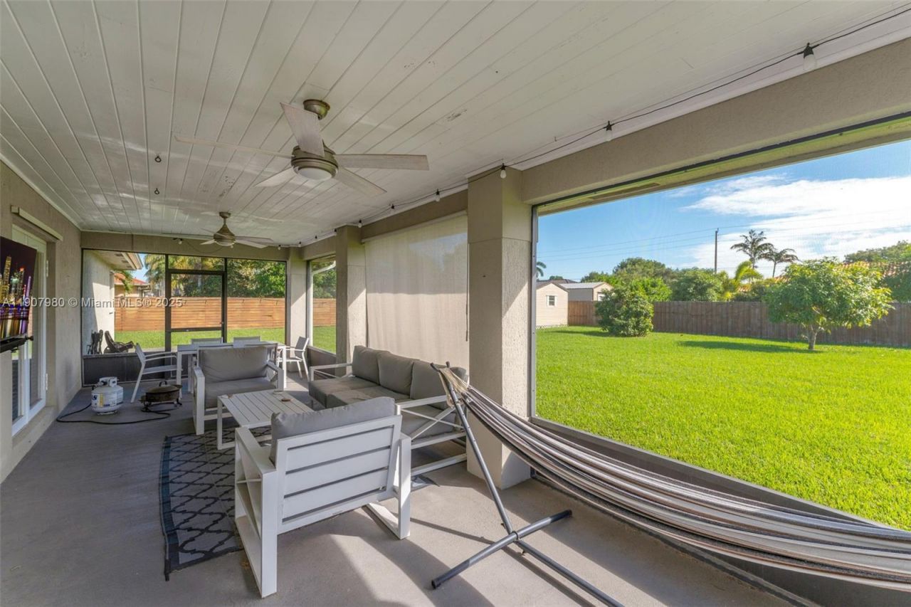 32301 SW 202nd Pl, Homestead, FL 33030 Photo