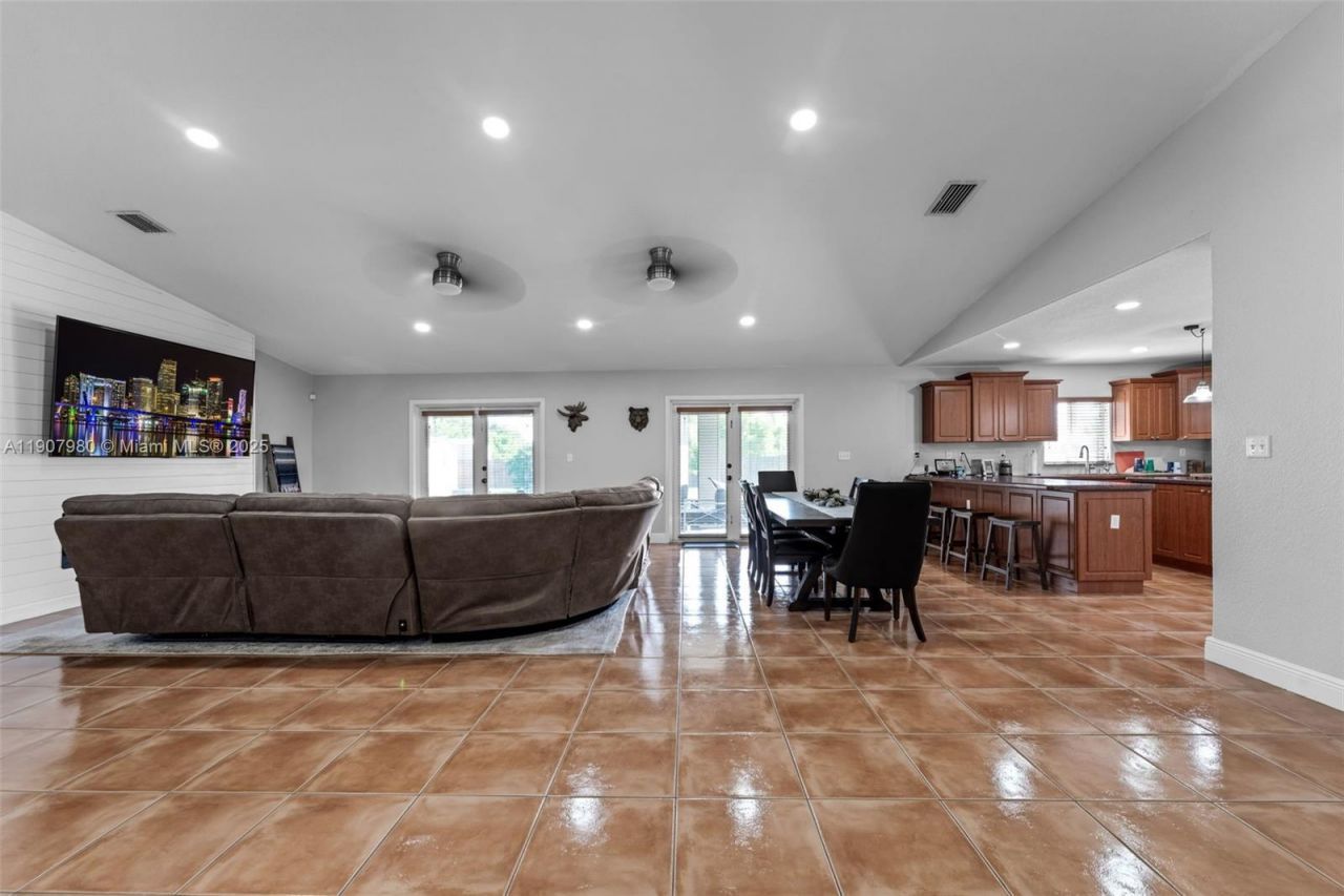 32301 SW 202nd Pl, Homestead, FL 33030 Photo