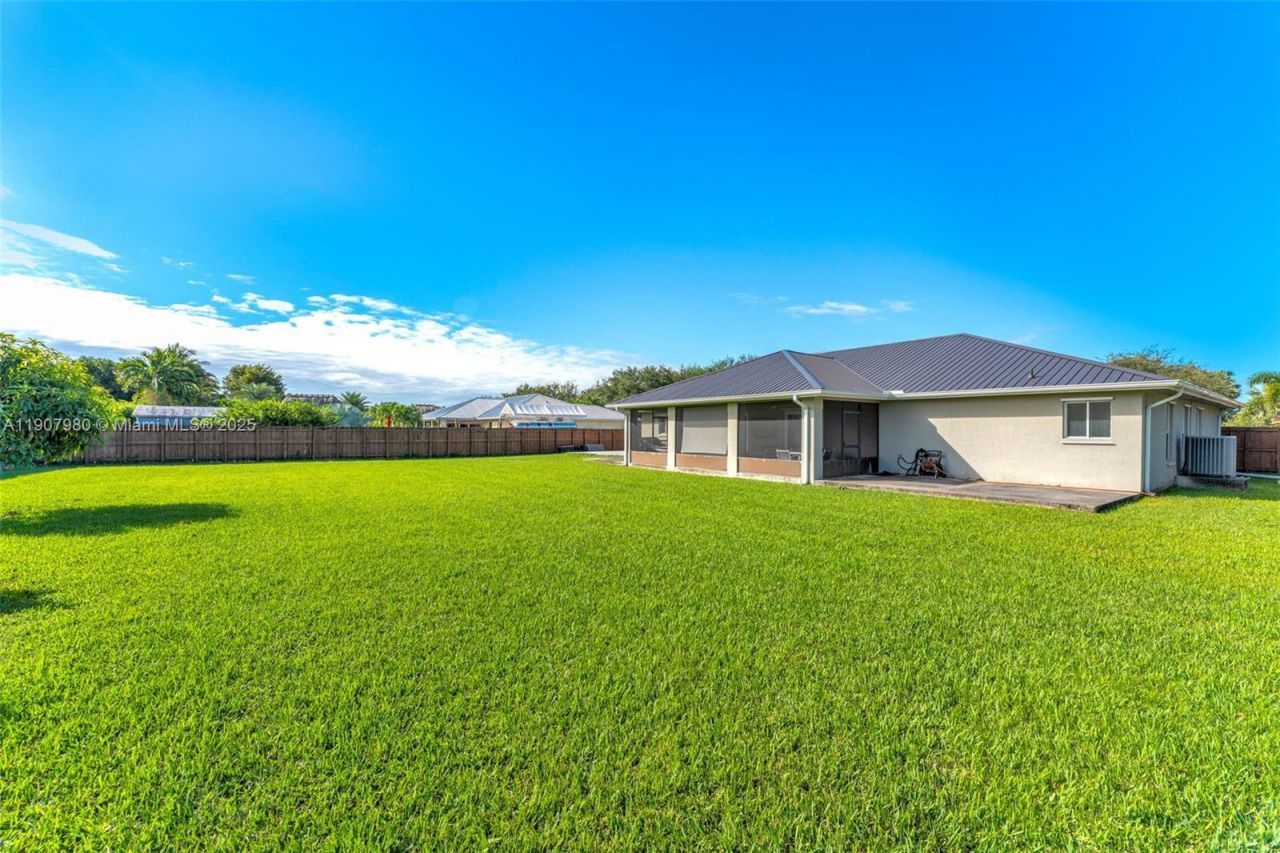 32301 SW 202nd Pl, Homestead, FL 33030 Photo