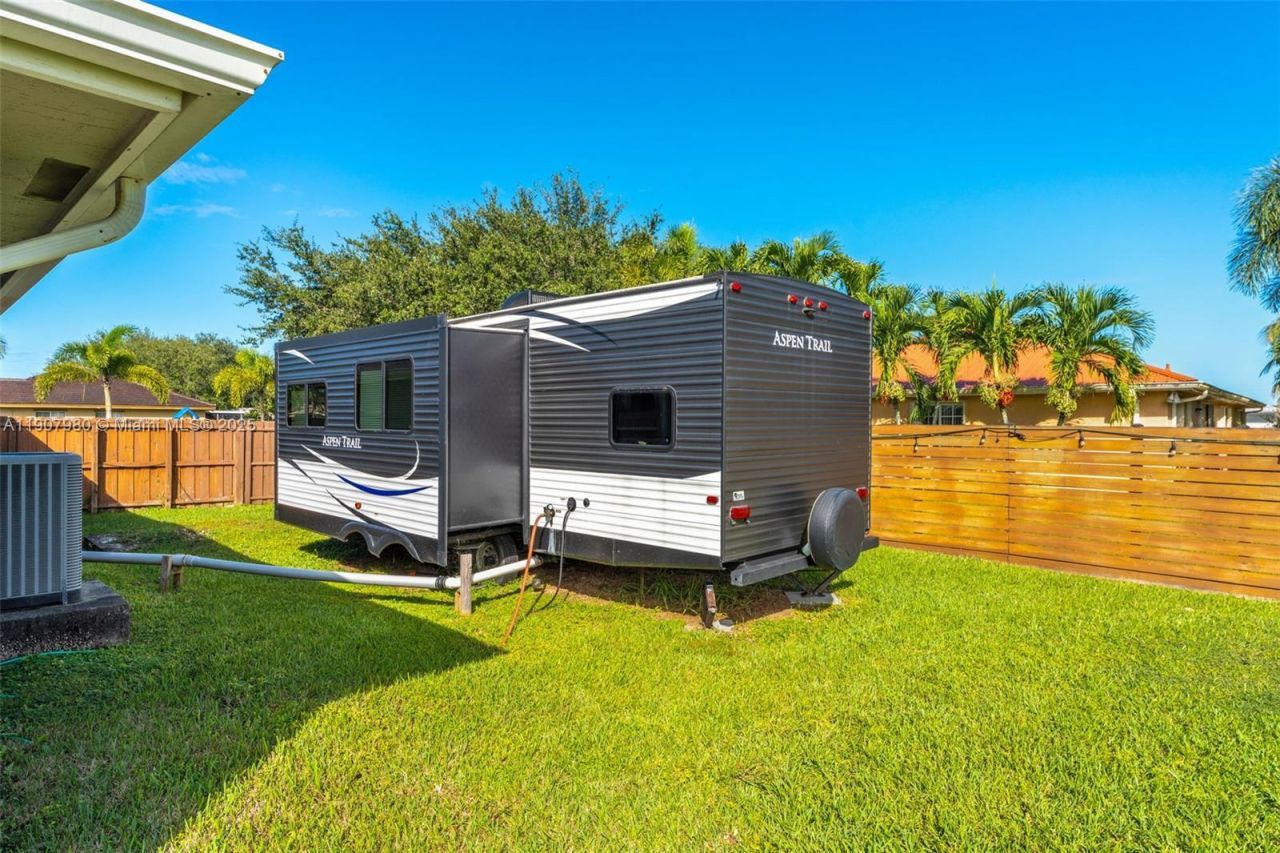 32301 SW 202nd Pl, Homestead, FL 33030 Photo