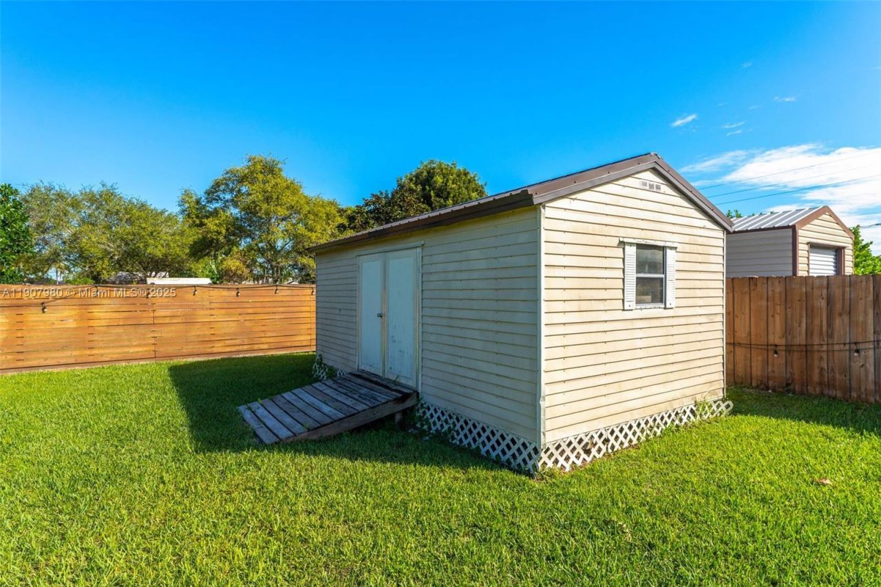 32301 SW 202nd Pl, Homestead, FL 33030 Photo