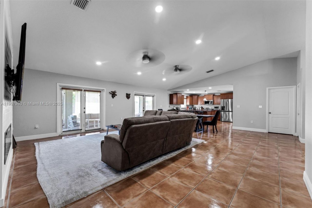 32301 SW 202nd Pl, Homestead, FL 33030 Photo