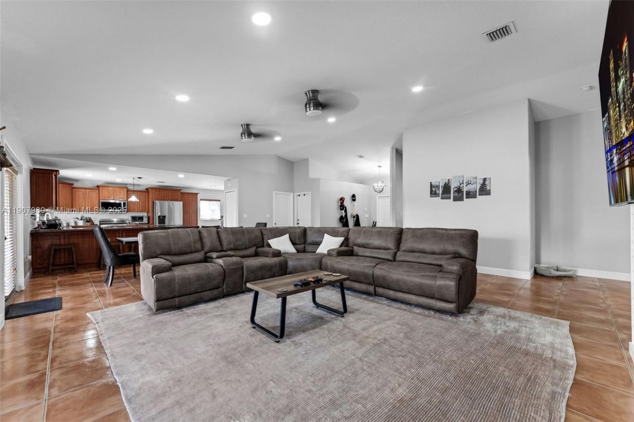 32301 SW 202nd Pl, Homestead, FL 33030 Photo