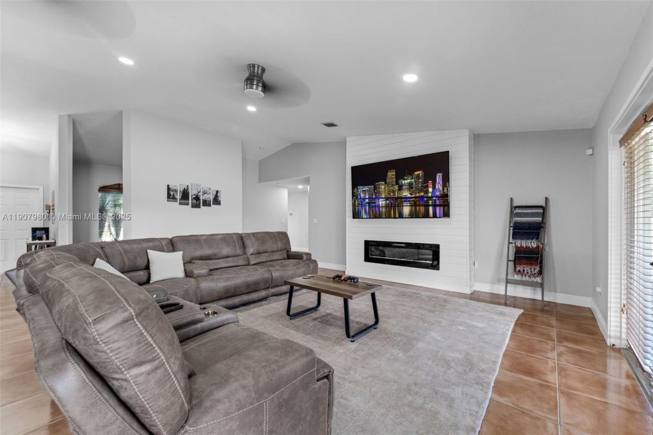 32301 SW 202nd Pl, Homestead, FL 33030 Photo