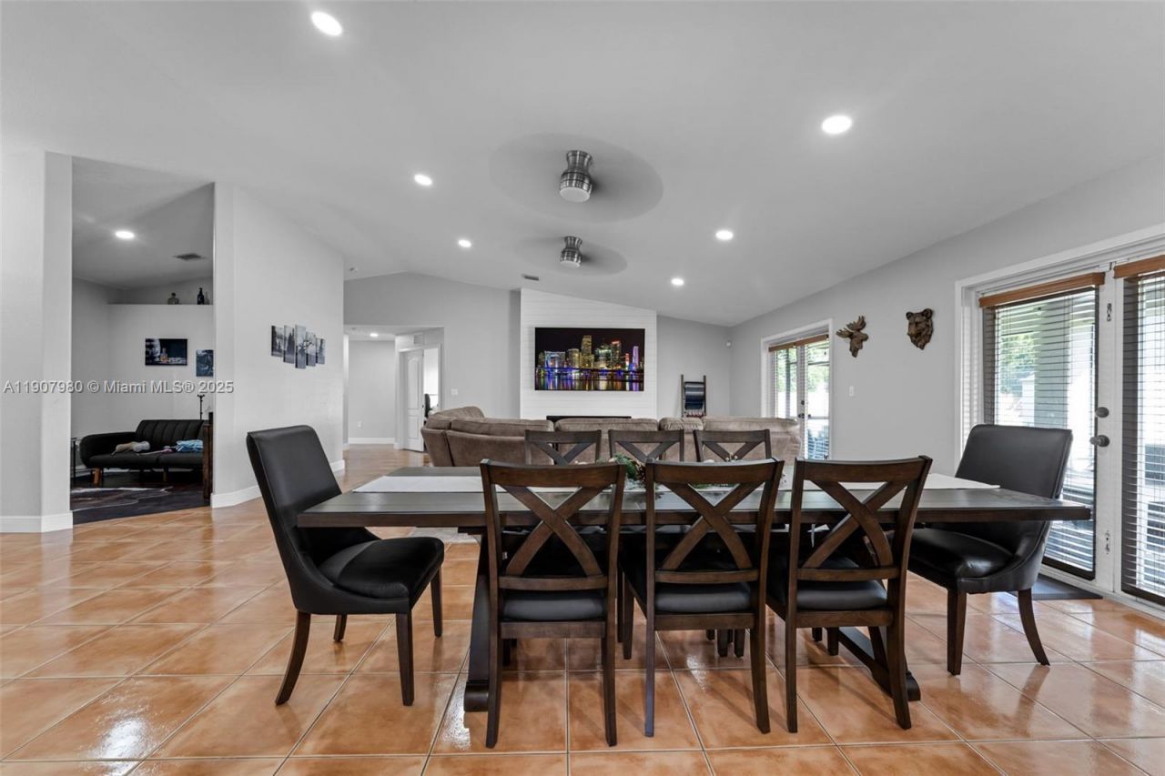 32301 SW 202nd Pl, Homestead, FL 33030 Photo