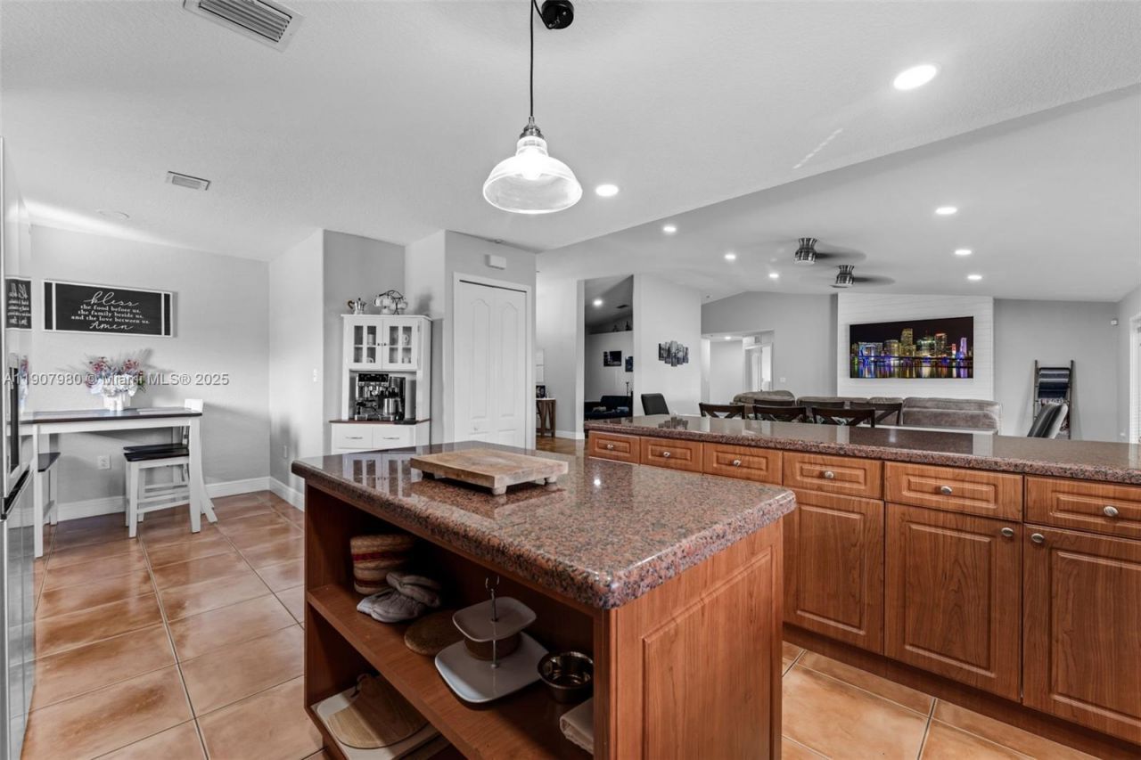 32301 SW 202nd Pl, Homestead, FL 33030 Photo