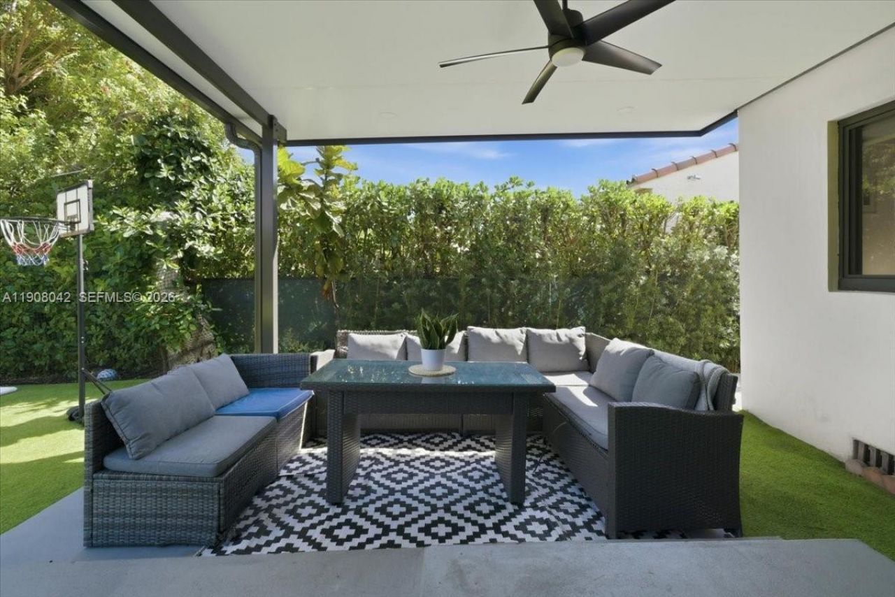 3121 SW 20th St, Miami, FL 33145 Photo