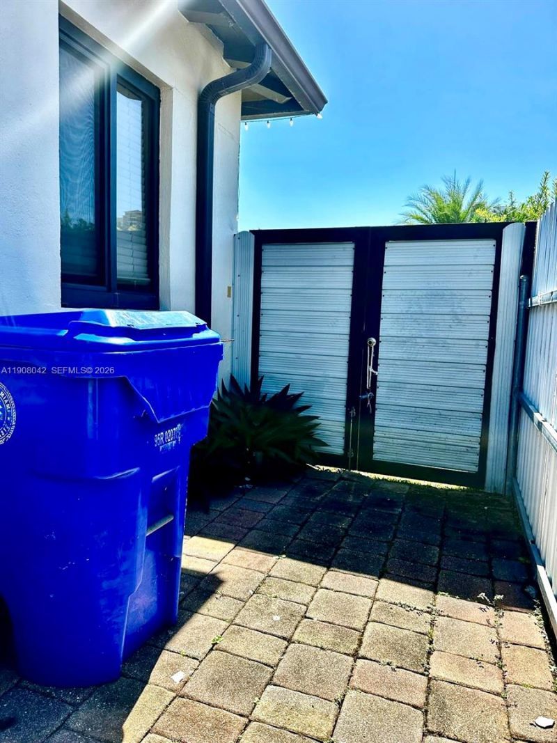 3121 SW 20th St, Miami, FL 33145 Photo