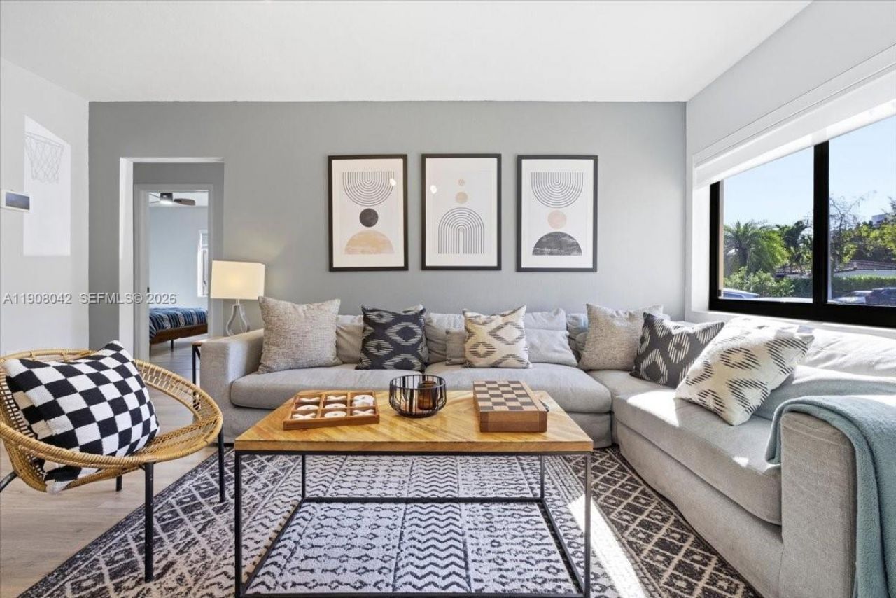 3121 SW 20th St, Miami, FL 33145 Photo