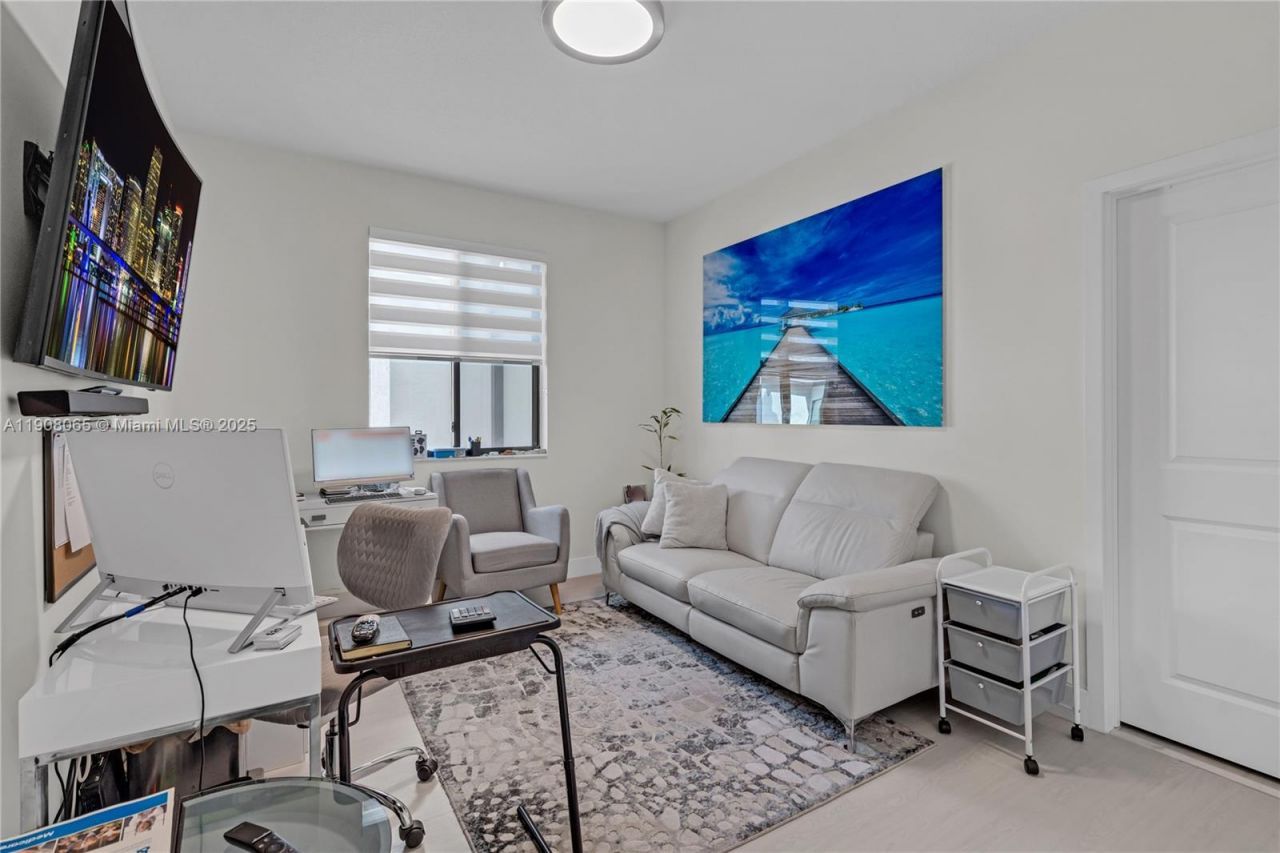 4608 NW 83rd Pkwy, Doral, FL 33166 Photo