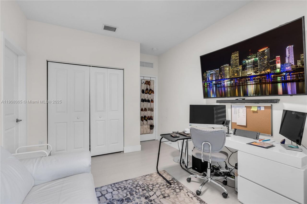 4608 NW 83rd Pkwy, Doral, FL 33166 Photo