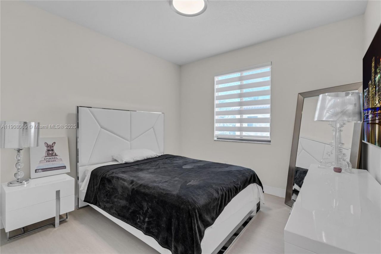 4608 NW 83rd Pkwy, Doral, FL 33166 Photo