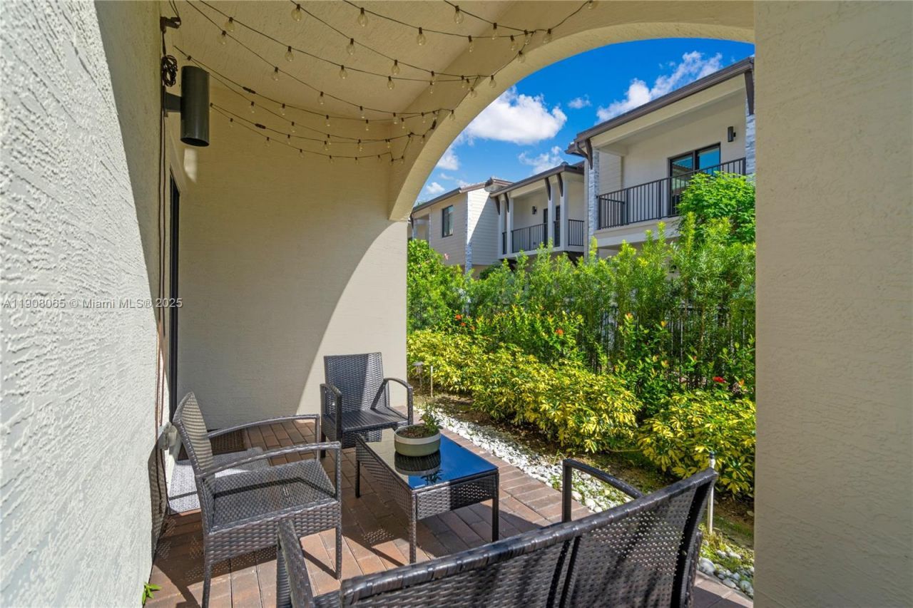 4608 NW 83rd Pkwy, Doral, FL 33166 Photo