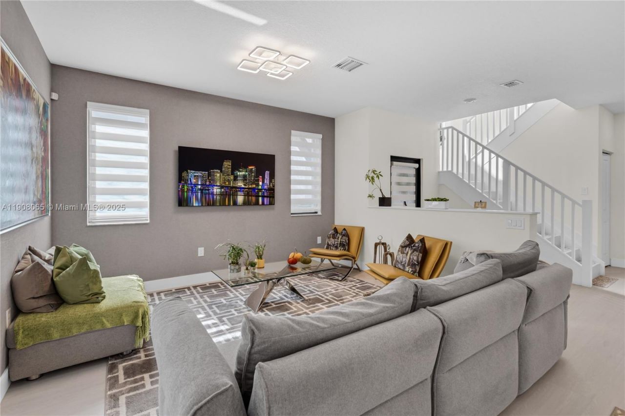 4608 NW 83rd Pkwy, Doral, FL 33166 Photo