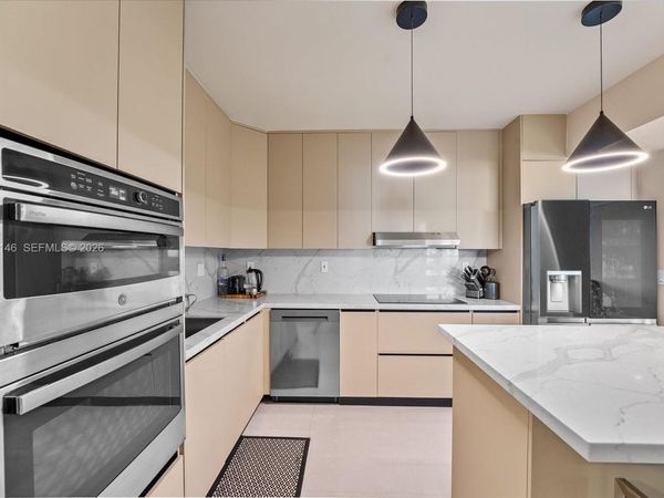 20281 E Country Club Dr, Unit 304, Aventura, FL 33180