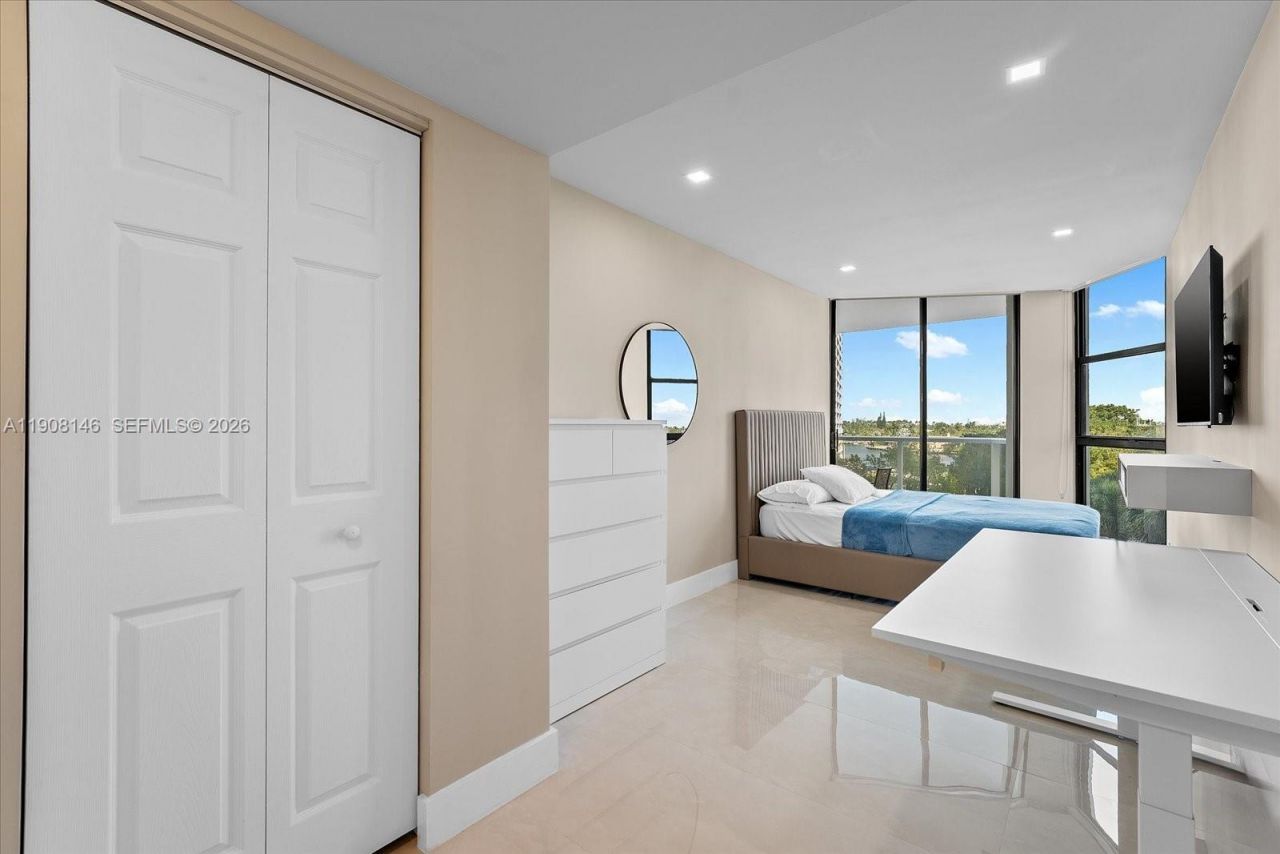 20281 E Country Club Dr, Unit 304, Aventura, FL 33180 Photo