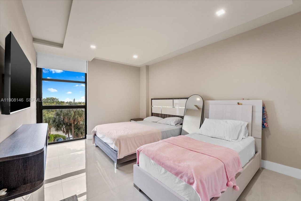 20281 E Country Club Dr, Unit 304, Aventura, FL 33180 Photo