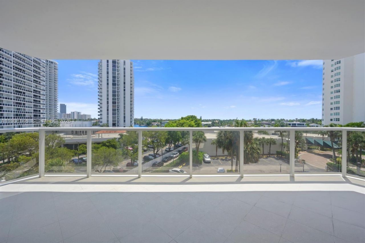 20281 E Country Club Dr, Unit 304, Aventura, FL 33180 Photo