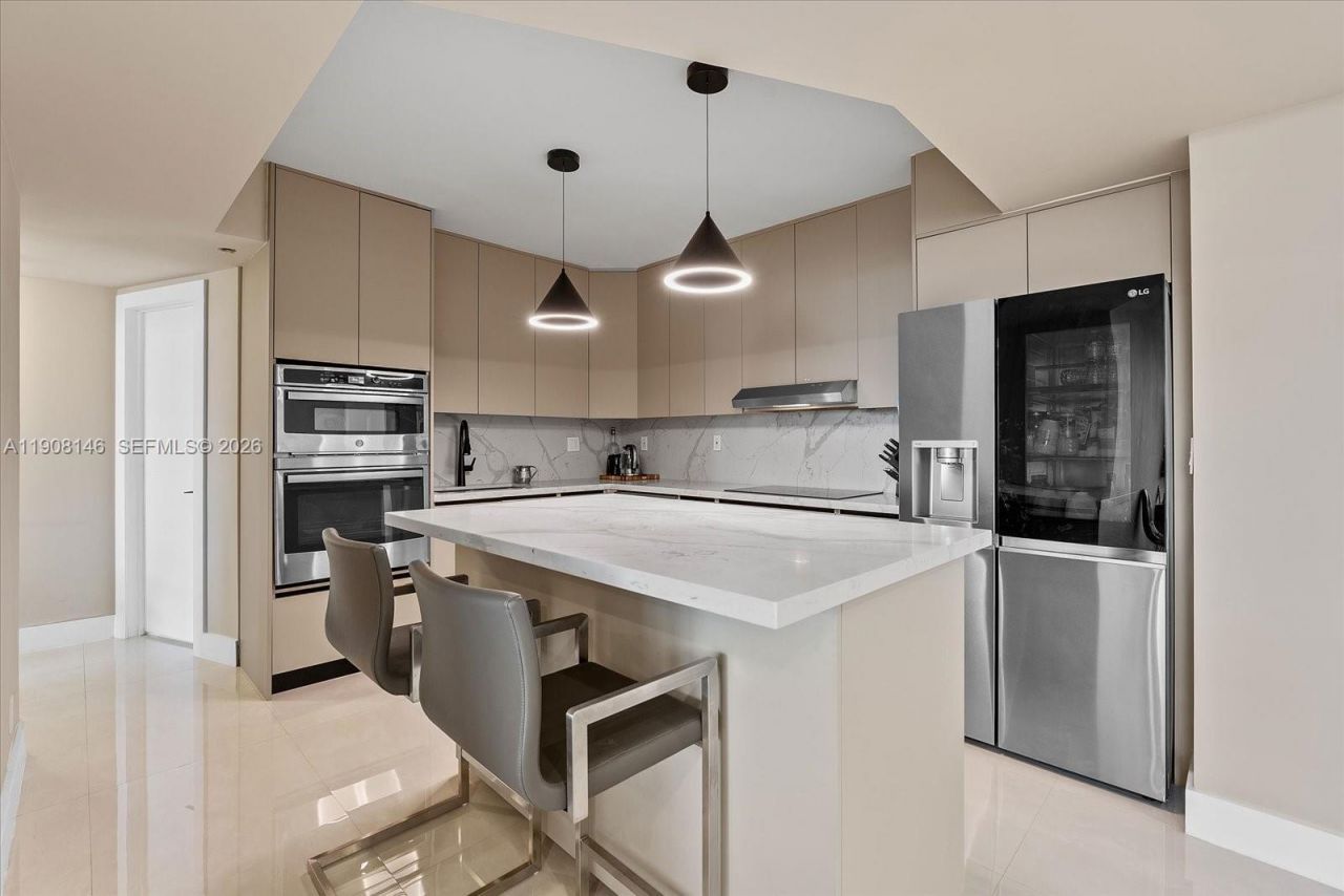 20281 E Country Club Dr, Unit 304, Aventura, FL 33180 Photo