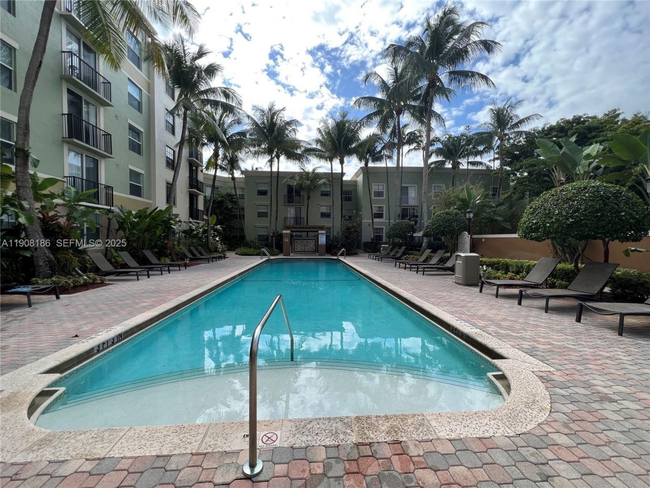 1900 Van Buren St, Unit 305B, Hollywood, FL 33020 Photo