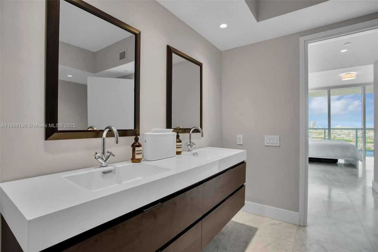 450 Alton Rd, Unit 2110, Miami Beach, FL 33139 Photo