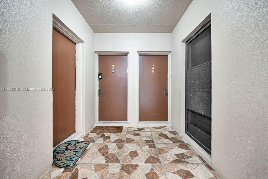 4020 N Hills Dr, Unit 2, Hollywood, FL 33021 Photo