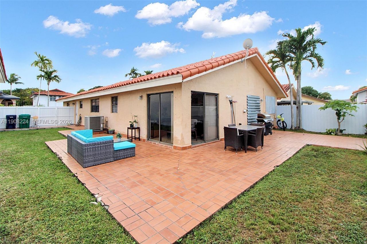 13625 SW 99th Ter, Unit 13625, Miami, FL 33186 Photo