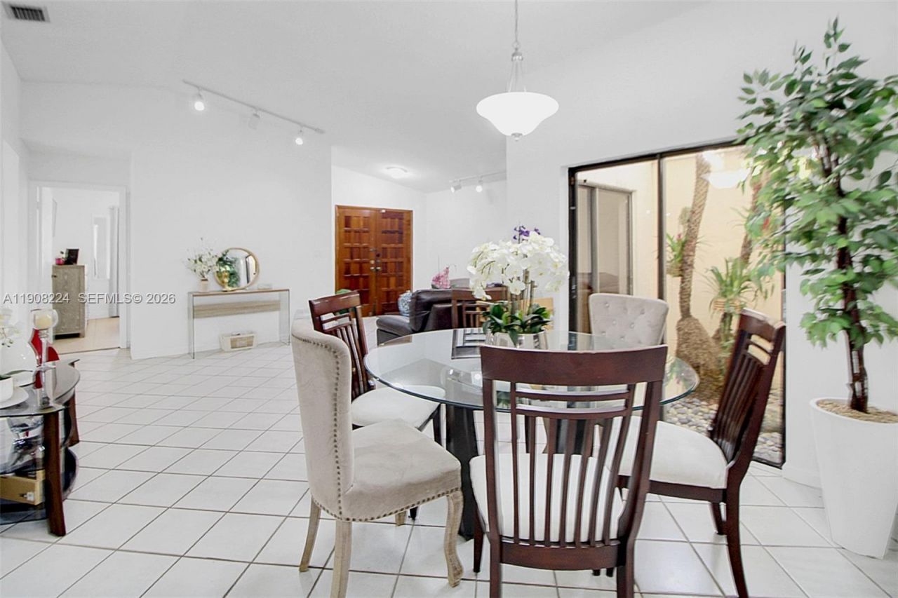 13625 SW 99th Ter, Unit 13625, Miami, FL 33186 Photo