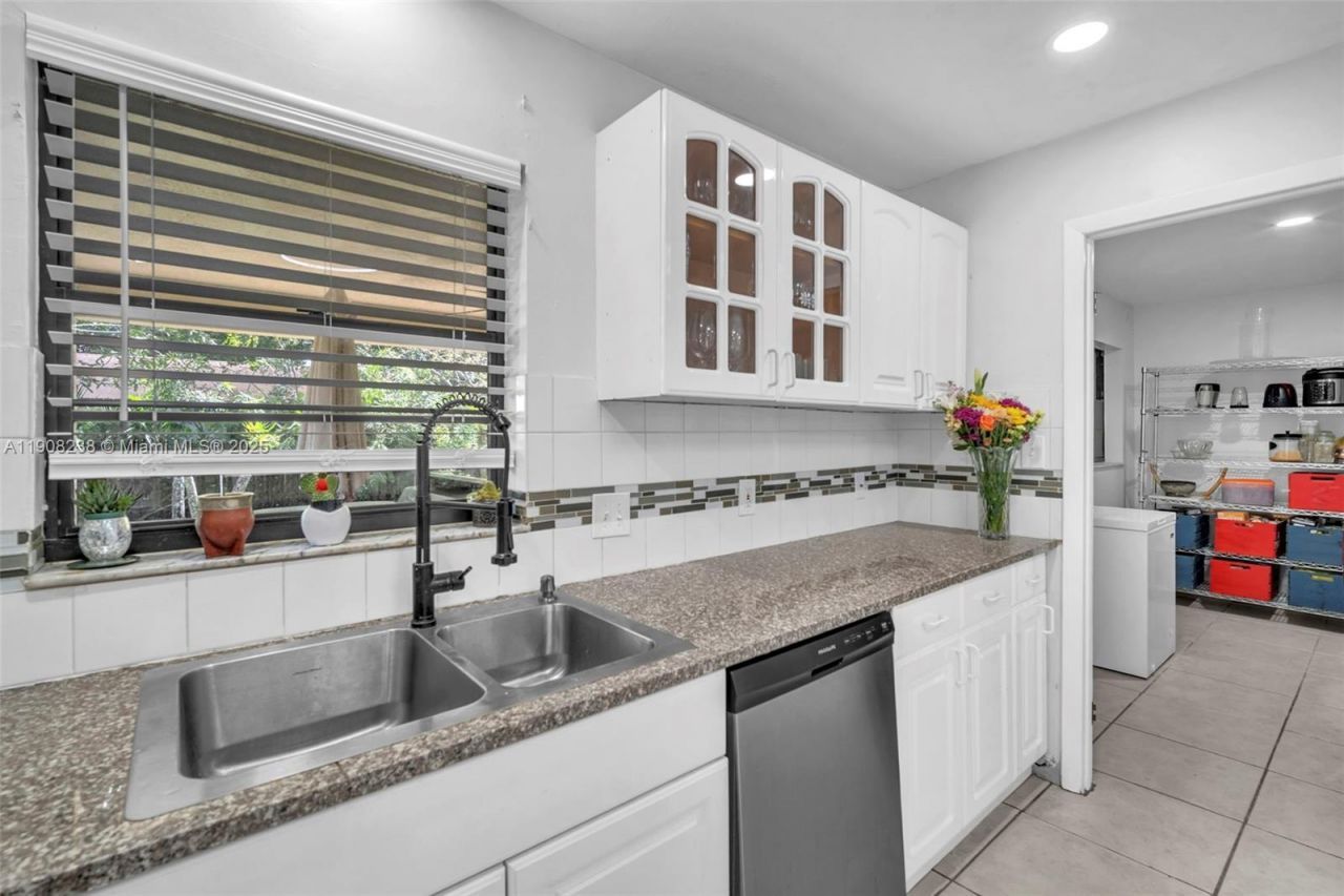 1821 SW 98th Ter, Miramar, FL 33025 Photo