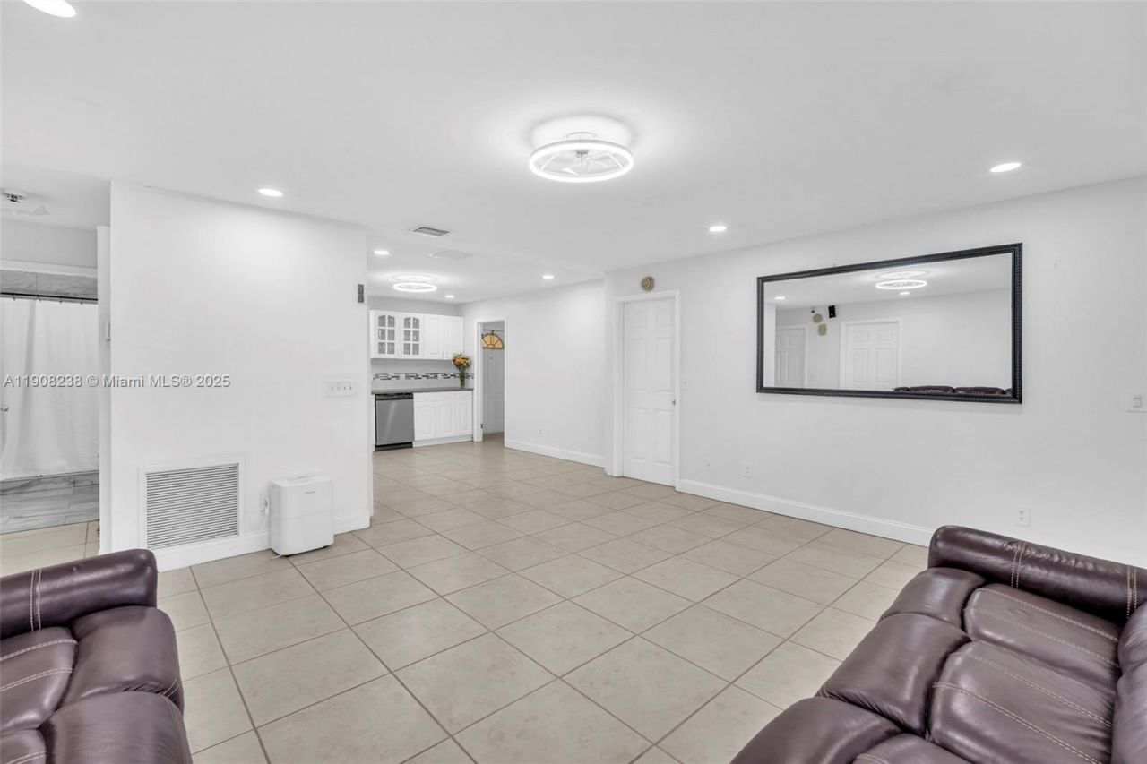 1821 SW 98th Ter, Miramar, FL 33025 Photo