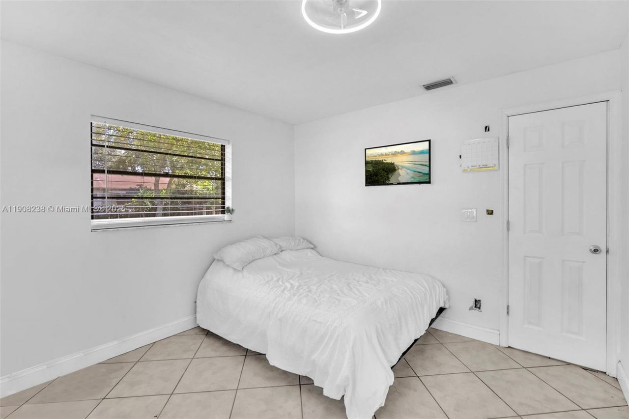 1821 SW 98th Ter, Miramar, FL 33025 Photo