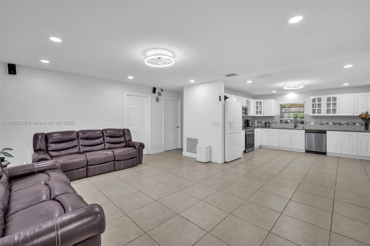 1821 SW 98th Ter, Miramar, FL 33025 Photo