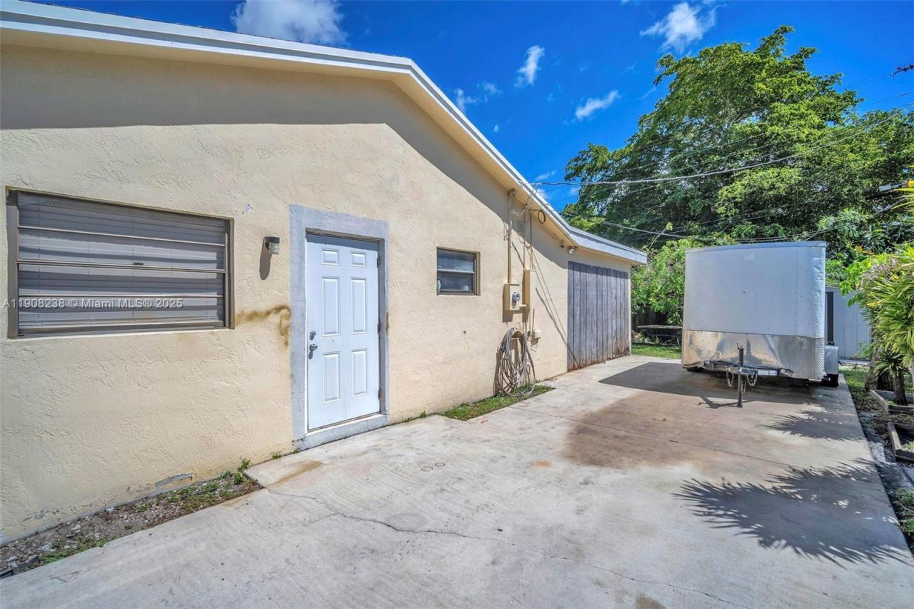 1821 SW 98th Ter, Miramar, FL 33025 Photo