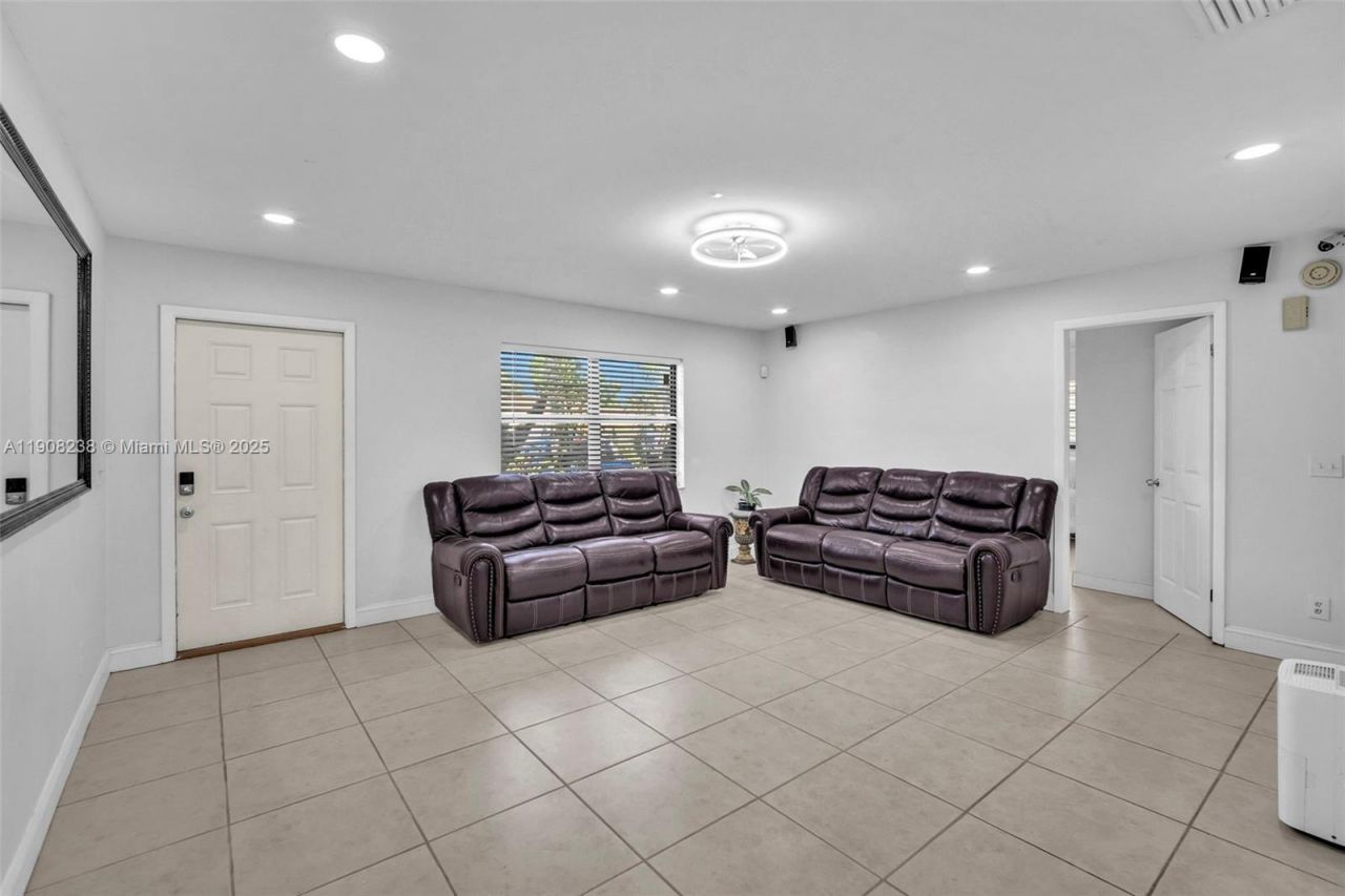 1821 SW 98th Ter, Miramar, FL 33025 Photo