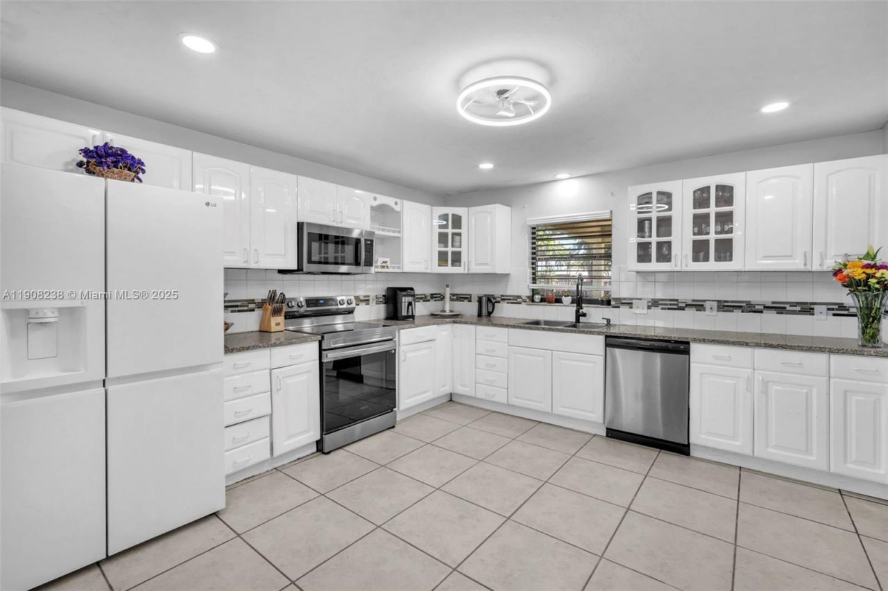 1821 SW 98th Ter, Miramar, FL 33025 Photo