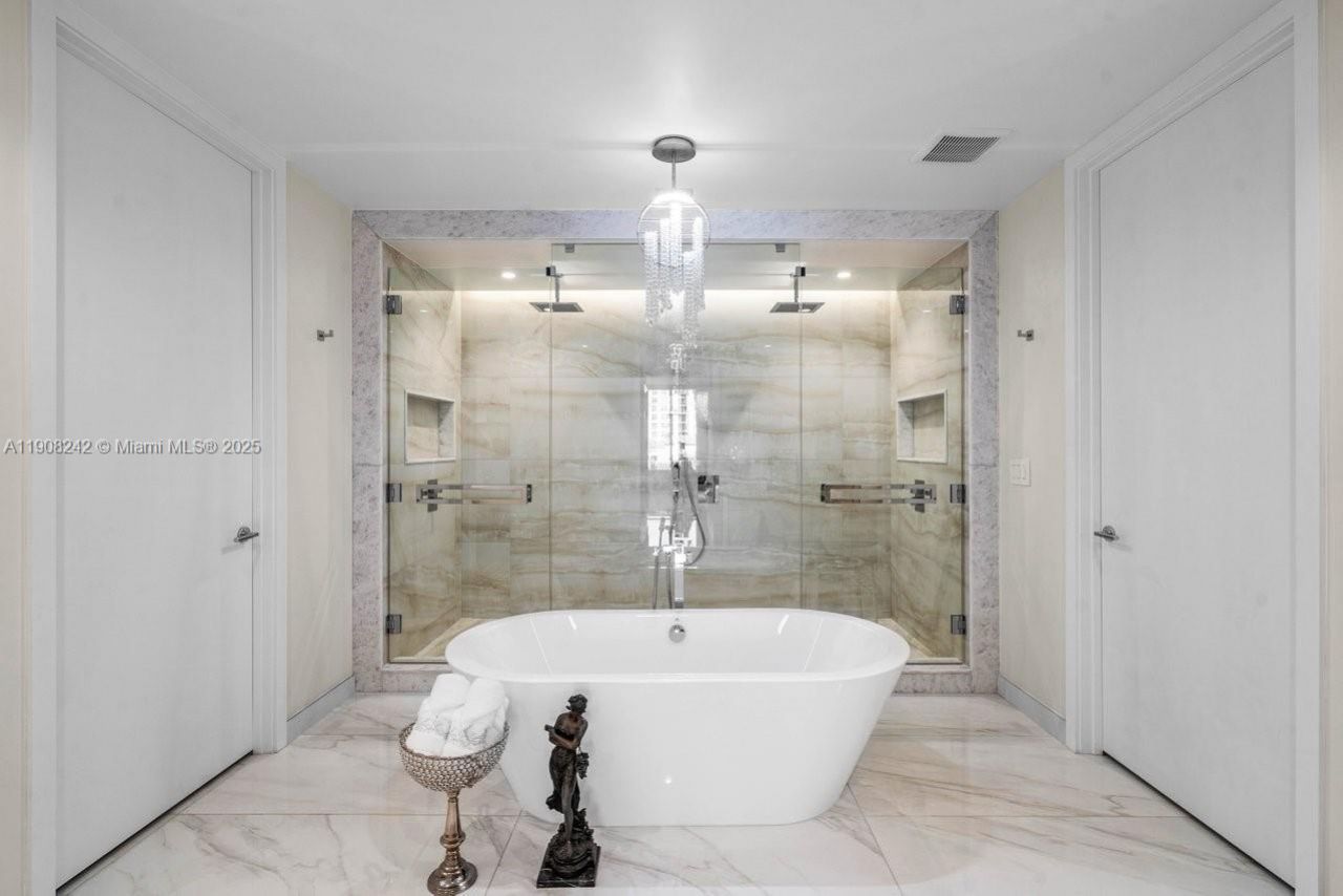 210 SE Mizner Blvd, Unit 403, Boca Raton, FL 33432 Photo