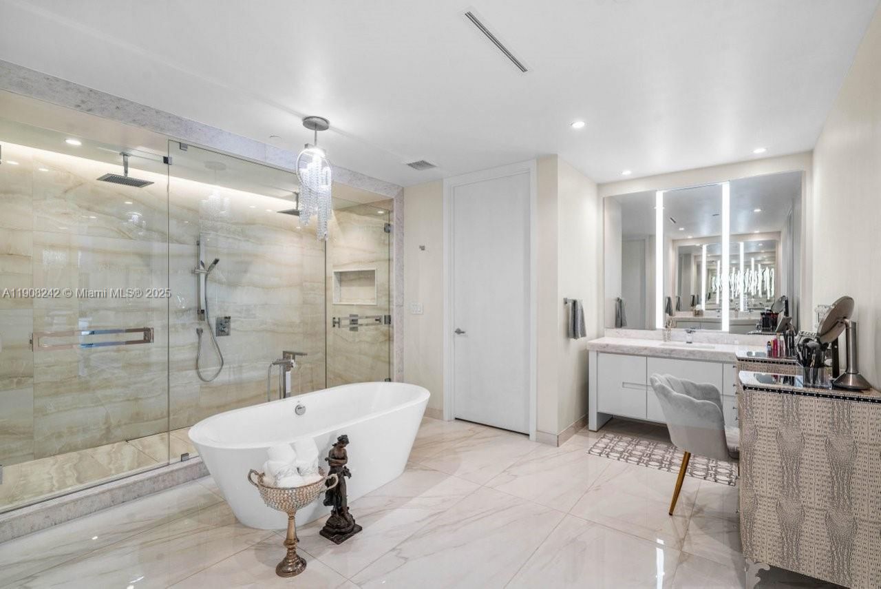 210 SE Mizner Blvd, Unit 403, Boca Raton, FL 33432 Photo