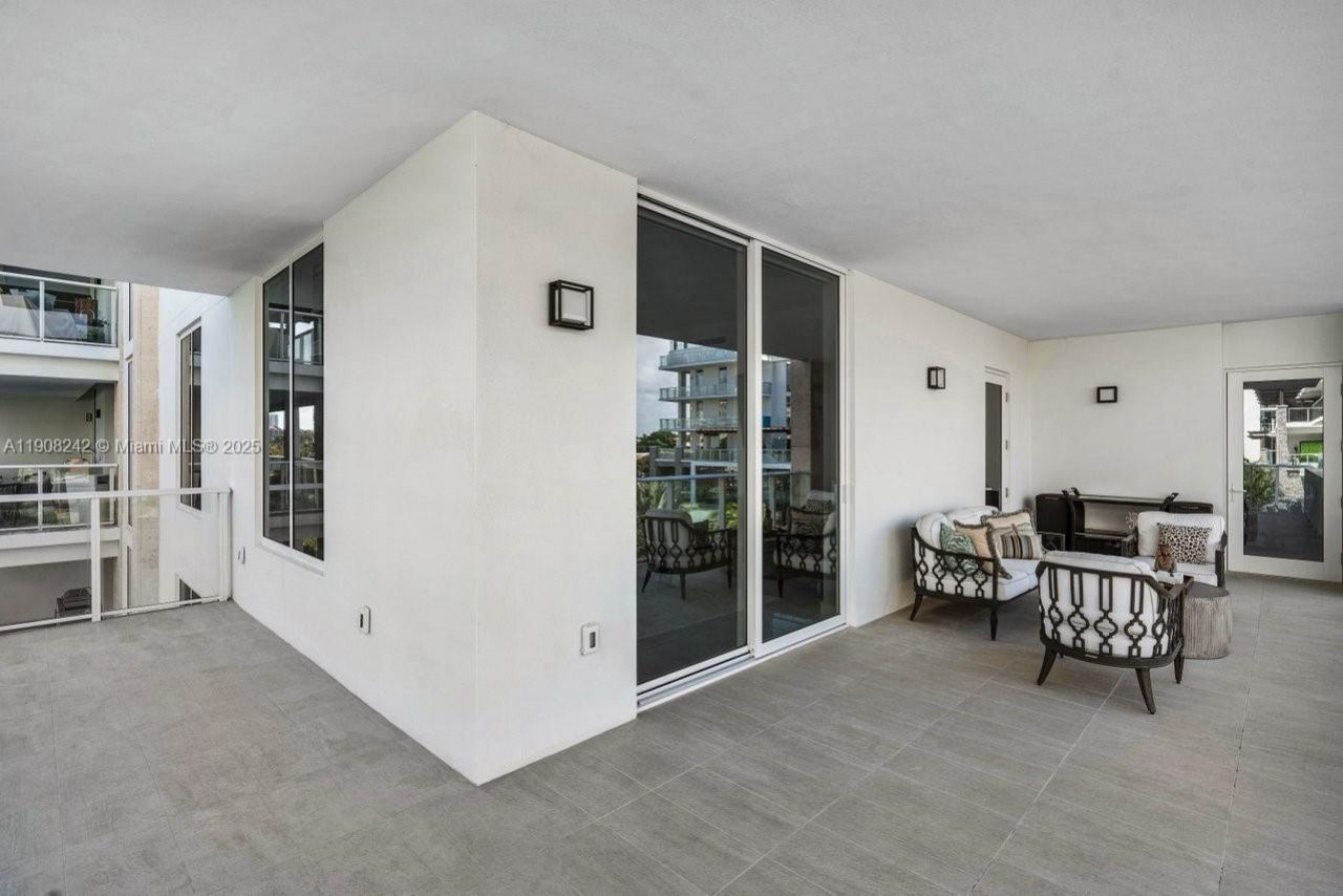 210 SE Mizner Blvd, Unit 403, Boca Raton, FL 33432 Photo