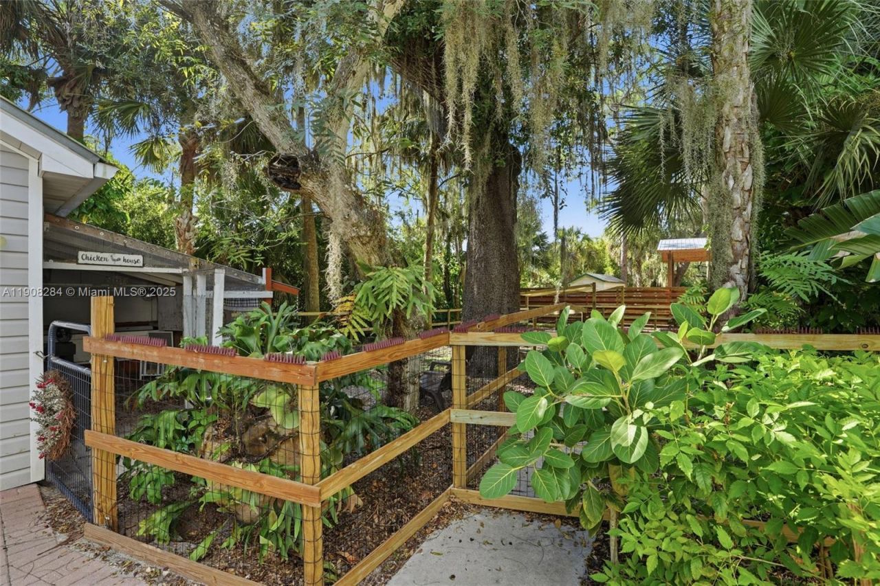 270 River Oaks Dr, La Belle, FL 33935 Photo