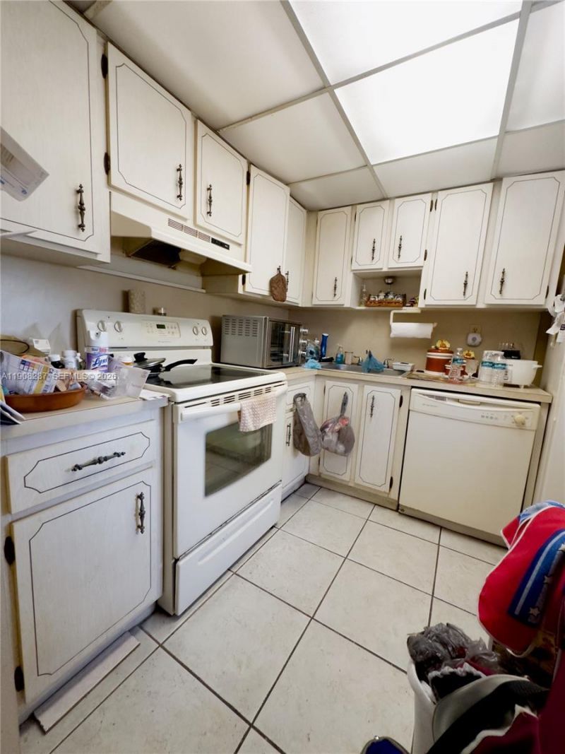 1334 Collins Ave, Unit 502, Miami Beach, FL 33139 Photo