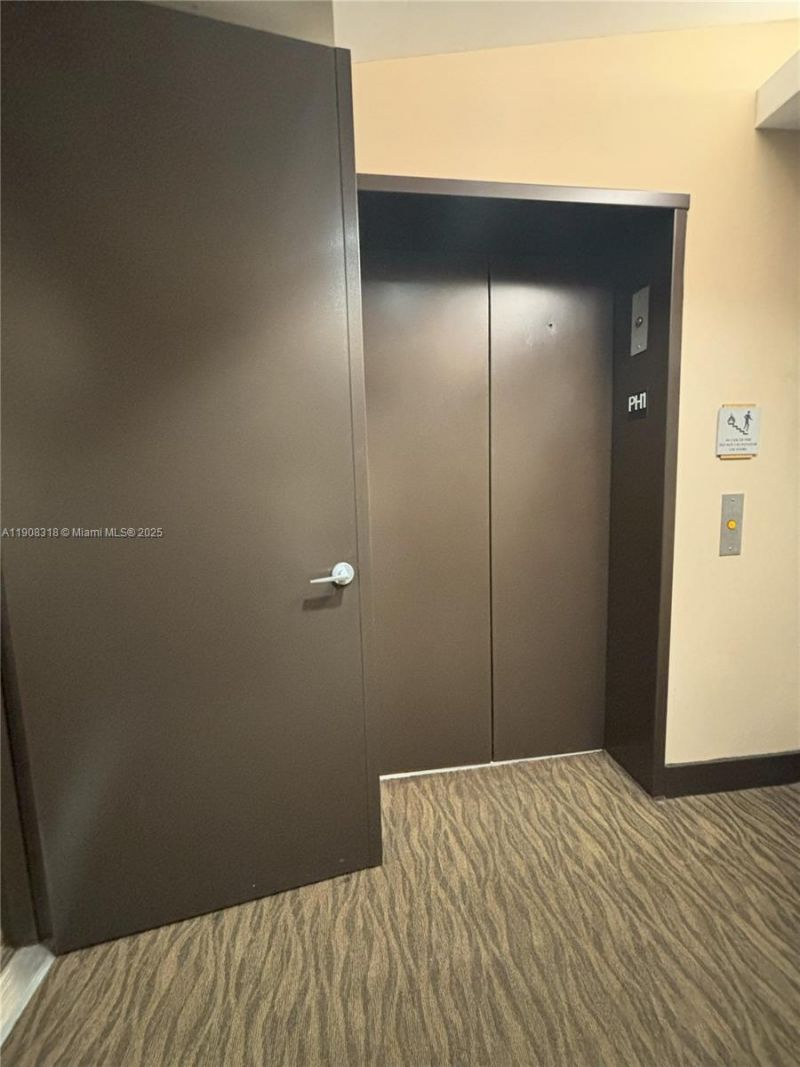 79 SW 12th St, Unit 4012-S, Miami, FL 33130 Photo