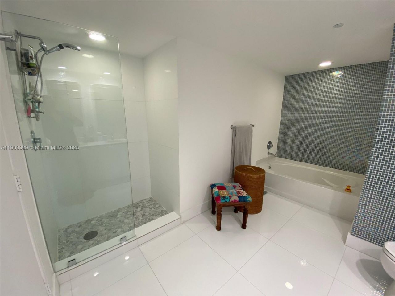 950 Brickell Bay Dr, Unit 2707, Miami, FL 33131 Photo