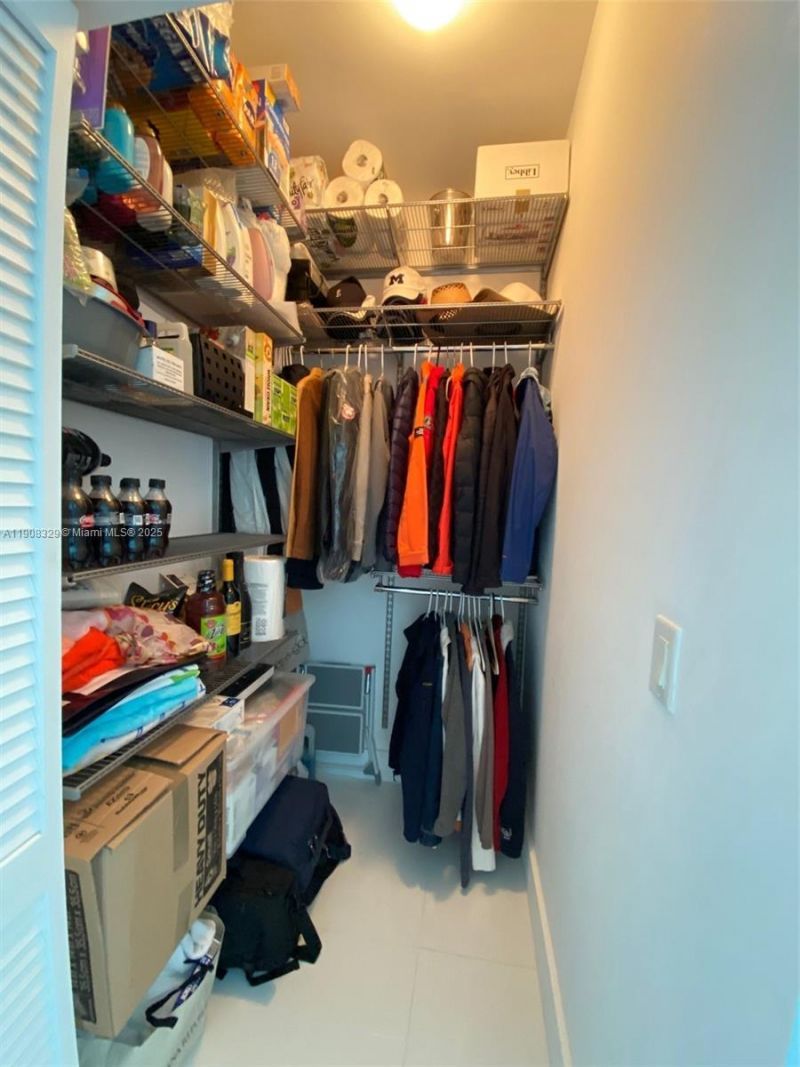 950 Brickell Bay Dr, Unit 2707, Miami, FL 33131 Photo