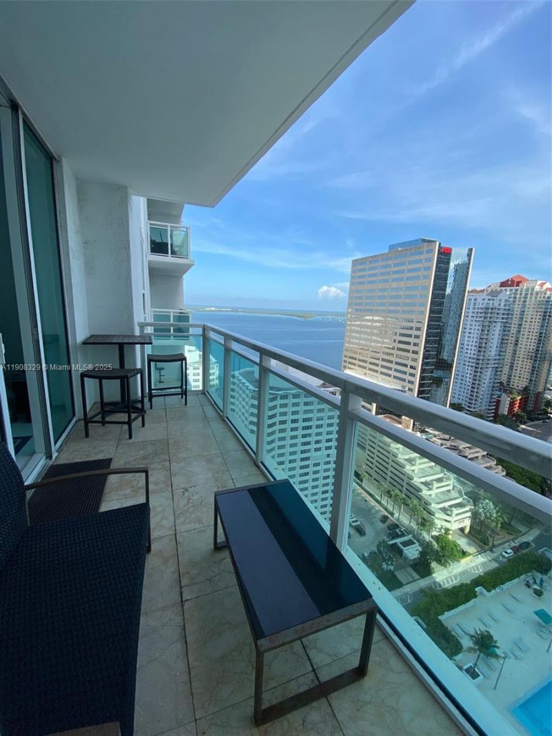 950 Brickell Bay Dr, Unit 2707, Miami, FL 33131 Photo