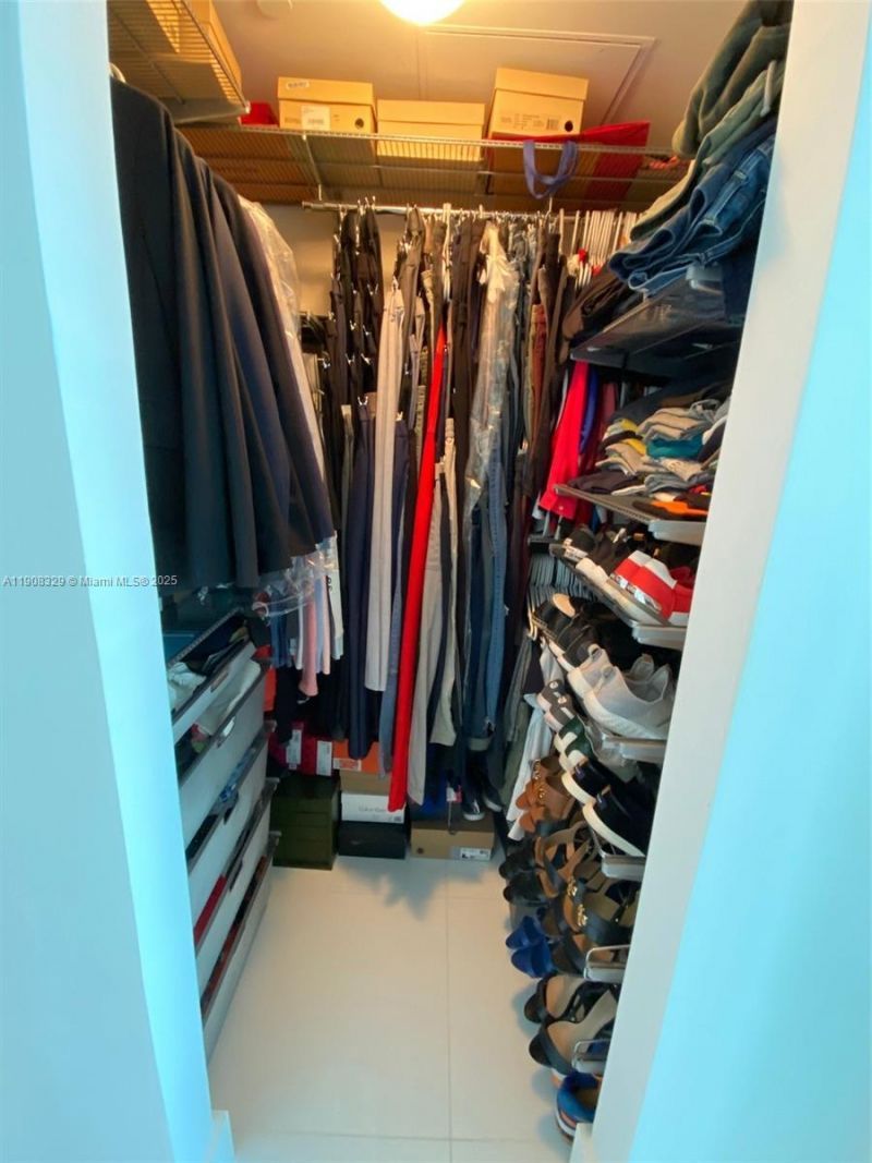 950 Brickell Bay Dr, Unit 2707, Miami, FL 33131 Photo